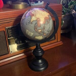 Desk globe